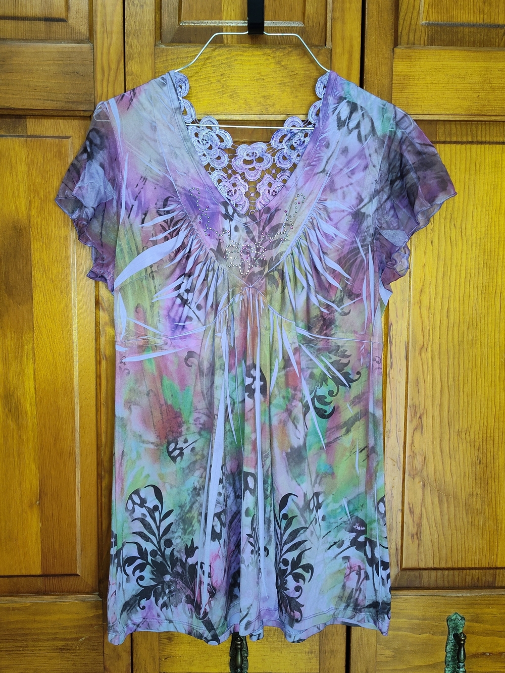 Unity World Wear Lace-Back Floral Print V-Neck Top - Purple Multi M